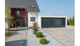 Großraumgarage mit Sektionaltor Großraumgarage mit Sektionaltor