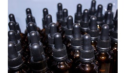 Anmischen & Abfüllung von Vitamin Tropfen Anmischen & Abfüllung von Vitamin Tropfen