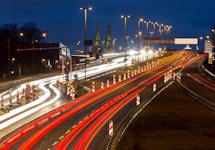KOMMUNALE UND GEWERBLICHE AUSSEN- UND STRASSENBELEUCHTUNGSANLAGEN KOMMUNALE UND GEWERBLICHE AUSSEN- UND STRASSENBELEUCHTUNGSANLAGEN