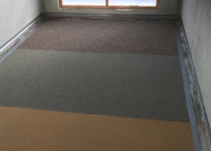 Musterstück anfertigen – Fläche ist mit Quarzsand satt abgestreut Musterstück anfertigen – Fläche ist mit Quarzsand satt abgestreut