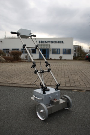 Ultraschall-Wassertiefen-Messgerät UWT 275 für Aquaplaning-Versuche Ultraschall-Wassertiefen-Messgerät UWT 275 für Aquaplaning-Versuche