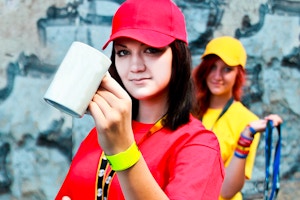 Tassen, Becher und Gläser Tassen, Becher und Gläser