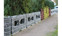 Gabionenzaun, Gabionen, Zaun, Lärmschutz, Gartenzaun. Gabionenzaun, Gabionen, Zaun, Lärmschutz, Gartenzaun.