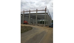 Dachrandsicherung an Betonpfeiler mit Combisafe Dachrandsicherung an Betonpfeiler mit Combisafe