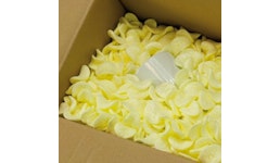 Verpackungschips aus Styropor und Pflanzenstärke Verpackungschips aus Styropor und Pflanzenstärke