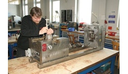 Werkzeugreinigung und Werkzeuginstandsetzung und Reparatur Werkzeugreinigung und Werkzeuginstandsetzung und Reparatur