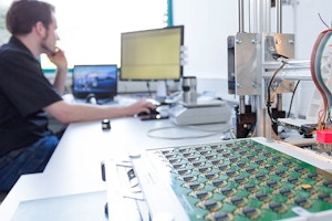 Maßgeschneiderte Hardware-Entwicklung Maßgeschneiderte Hardware-Entwicklung