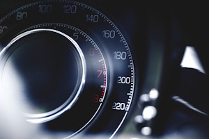 Lösungen Automotive Thermotransfer oder Laser? Lösungen Automotive Thermotransfer oder Laser?