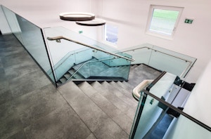 Nurglasgeländer für höchste Beanspruchungen Nurglasgeländer für höchste Beanspruchungen