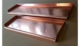 Kupfer-Fensterbänke mit angerollter Tropfkante Kupfer-Fensterbänke mit angerollter Tropfkante