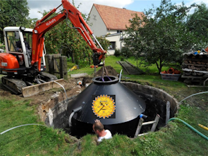 Abwassersammeltank nach Maß (Klärgrube oder Erbeinbau) Abwassersammeltank nach Maß (Klärgrube oder Erbeinbau)