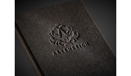 Personalisiertes Buch mit Prägung kombiniert mit Laserstanzung Personalisiertes Buch mit Prägung kombiniert mit Laserstanzung