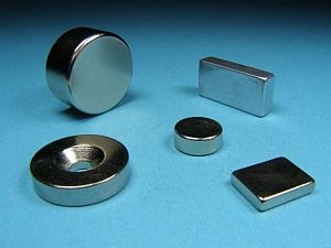 Magnete aus Neodym-Eisen-Bor (NdFeB) Magnete aus Neodym-Eisen-Bor (NdFeB)
