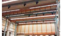 16 Bühnen-Elektrokettenzüge im Verbundbetrieb mit Stahlbau